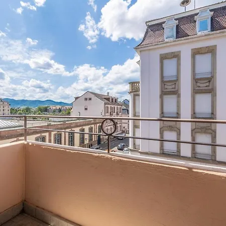 Very Apartment, Center Near Train Station Apartmán
