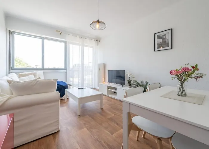 Very Apartment, Center Near Train Station